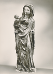 851208 Afbeelding van een eikenhouten beeldje van een Madonna (Gelre, rond 1430), uit de collectie van het ...